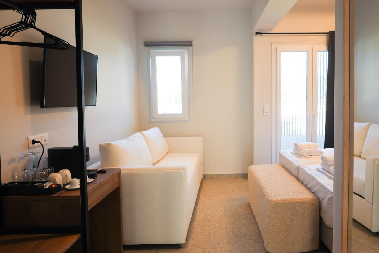 Uphill Unique Boutique Suites Città di Skiathos Esterno foto