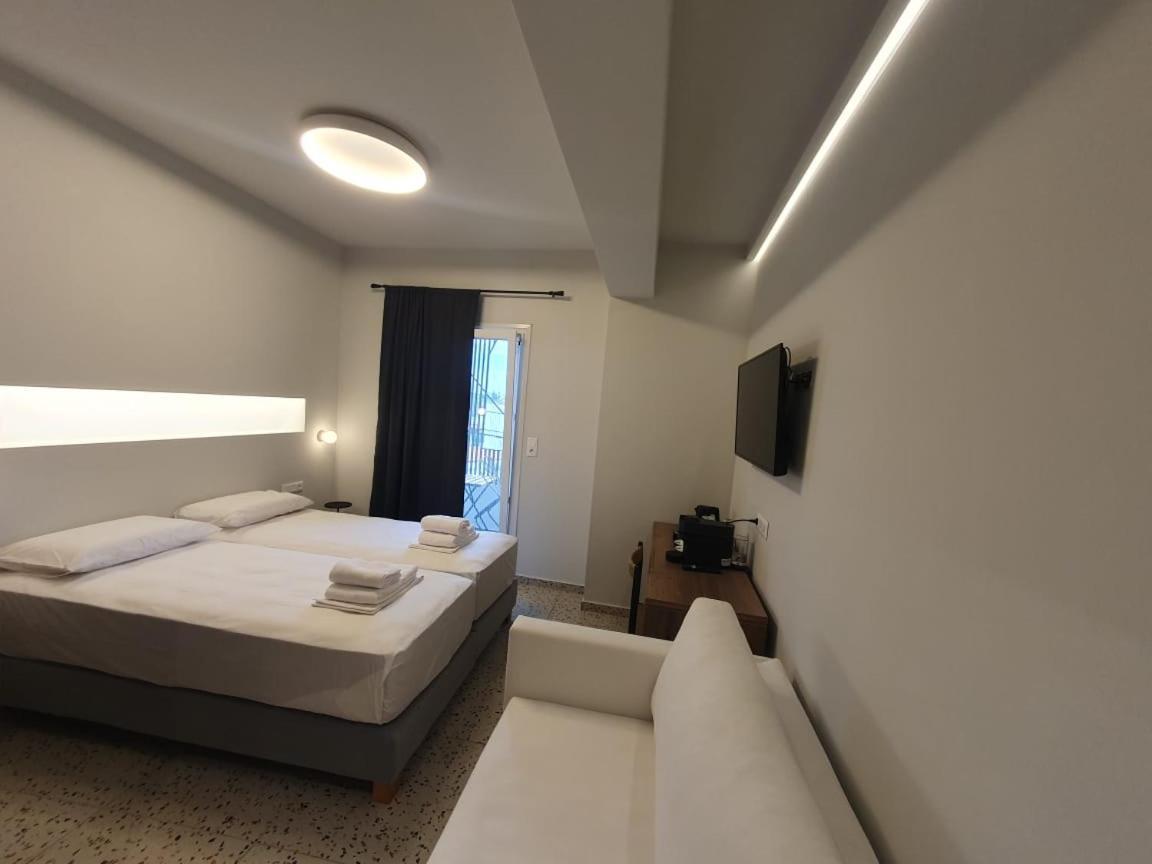 Uphill Unique Boutique Suites Città di Skiathos Esterno foto
