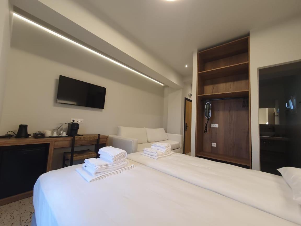 Uphill Unique Boutique Suites Città di Skiathos Esterno foto